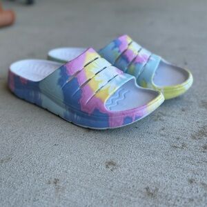 MADDEN GIRL Hawaii Vented Slides Size 11